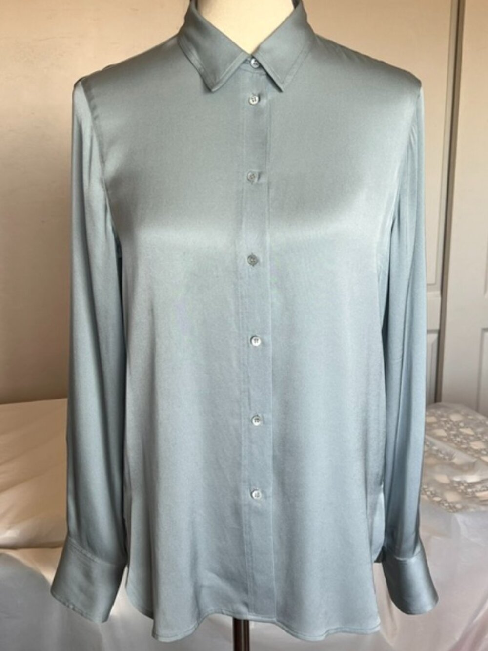 Vince Long Sleeve Button Down Silk Blouse  Sz M  EUC